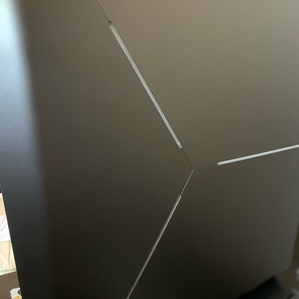 Selling Alienware aurora r8 Used - Picture 3 of 3